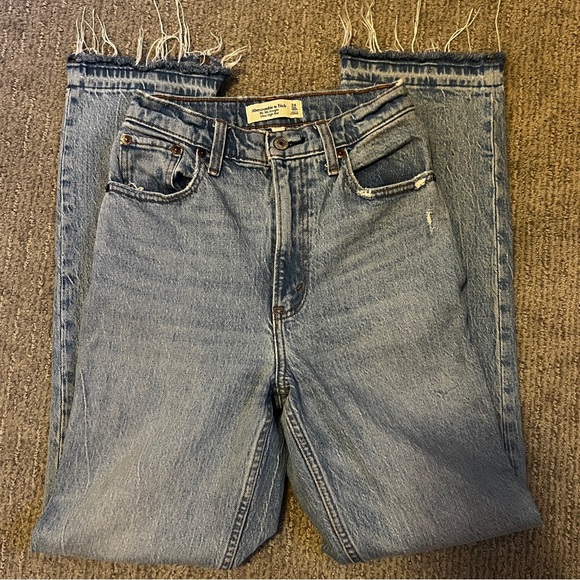 EUC Abercrombie & Fitch Curve Love Ultra High Rise 90s Straight Jean - Picture 3 of 5